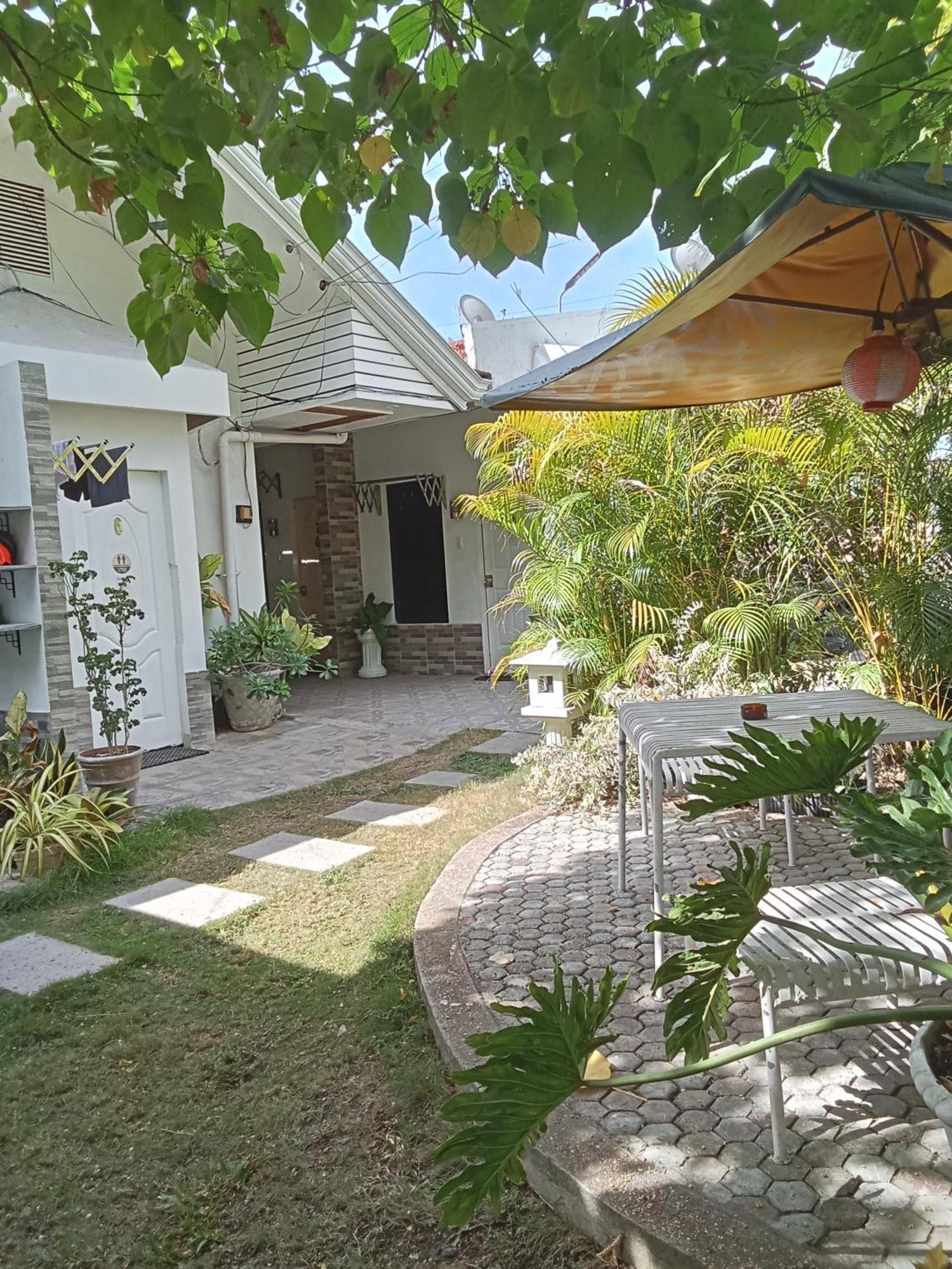 Yoo Darius' Residences Moalboal Buitenkant foto