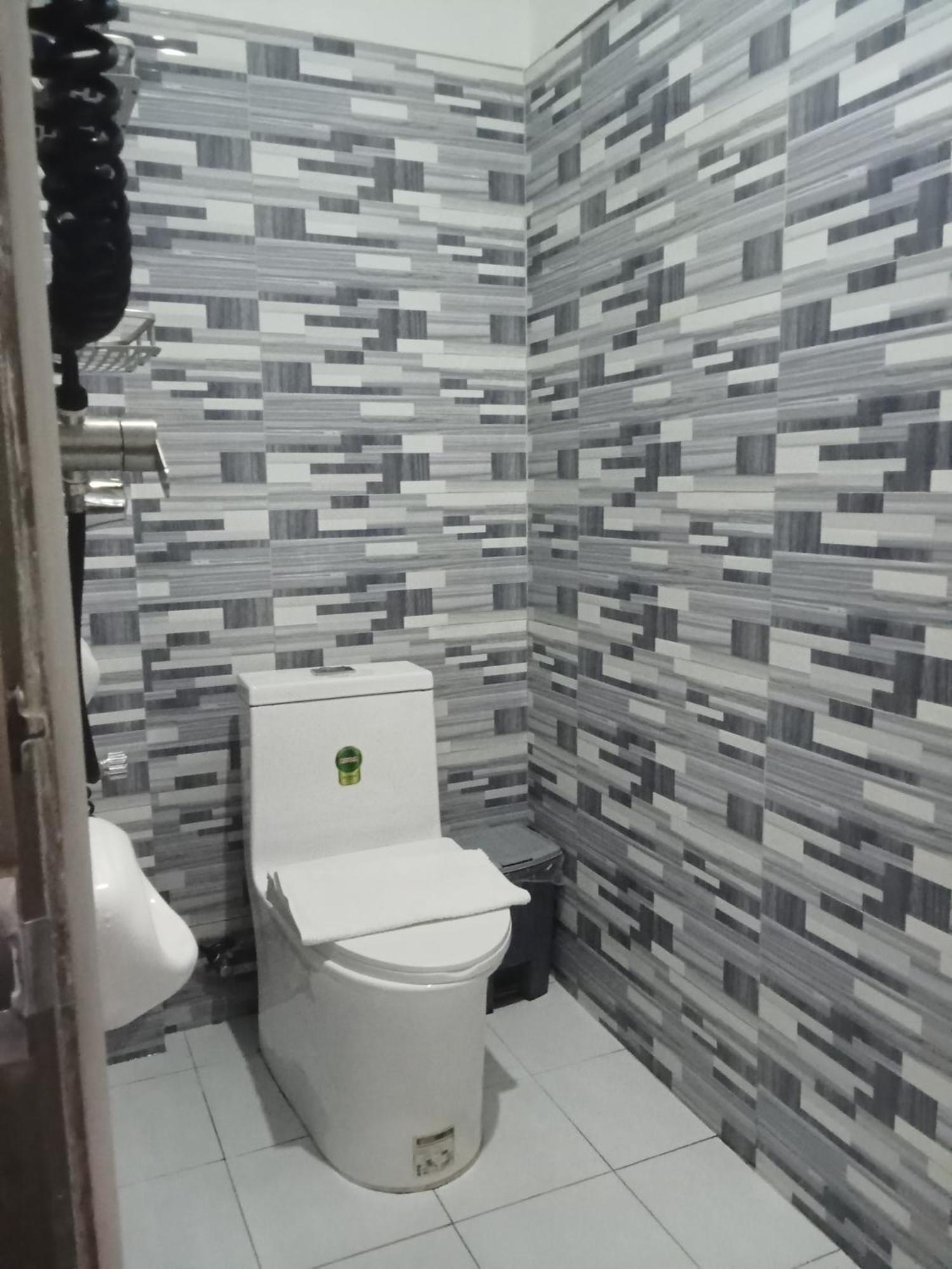 Yoo Darius' Residences Moalboal Buitenkant foto